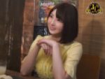 「おばさんを酔わせてどうするつもり？」若い男女で溢れ返る相席居酒屋で一人呑みしている熟女を狙い撃ちで口説いてお持ち帰り！寂しさと欲求不満が募った素人奥さんの乾いたカラ